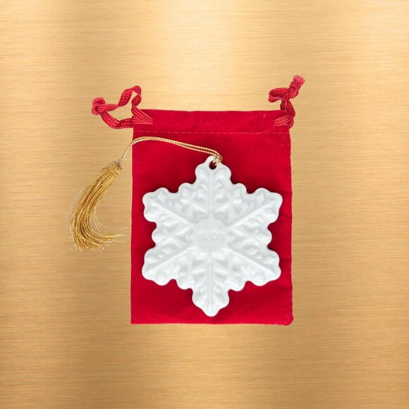 1983 Avon Remembrance Snowflake Christmas Ornament - Picture 2 of 2